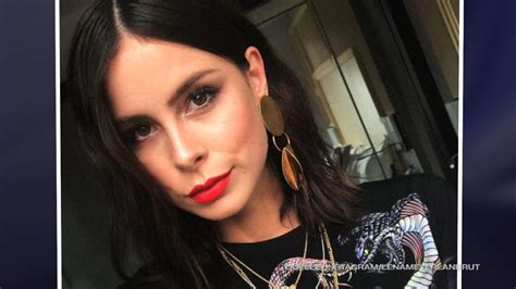 lena titten|Weißes Top versteckt wenig: Nippelblitzer bei Lena Meyer